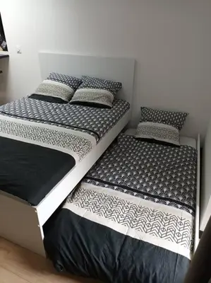 Un ou plusieurs lits dans un hébergement de l'établissement Charmant logement atypique et calme
