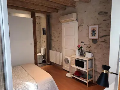Un ou plusieurs lits dans un hébergement de l'établissement Charmante chambre bords du louet .