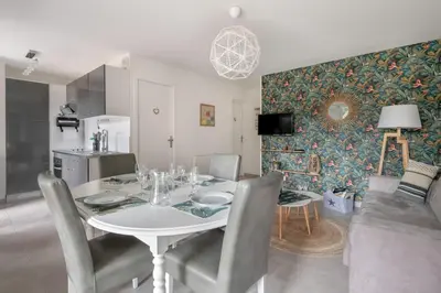 Cuisine ou kitchenette dans l'établissement Appartement dans résidence calme à 100m de la plage
