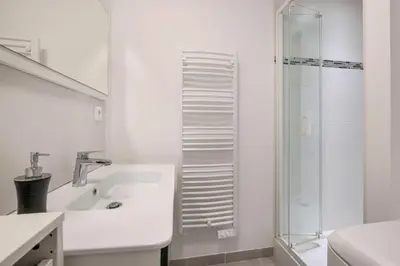 Salle de bains dans l'établissement Appartement dans résidence calme à 100m de la plage