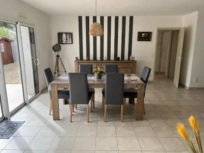 Coin salon dans l'établissement Charmante maison entre mer et forêt