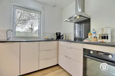 Cuisine ou kitchenette dans l'établissement Ty Bodudal, maison Cosy et indépendante