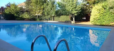 Piscine de l'établissement 3 pièces proche plage commerces et golf ou située à proximité