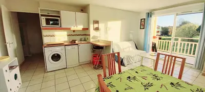 Cuisine ou kitchenette dans l'établissement 3 pièces proche plage commerces et golf