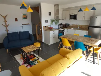 Cuisine ou kitchenette dans l'établissement Maison neuve 2024, décor moderne, proche plage, vélos gratuits, animaux admis - FR-1-323-531