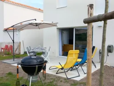 Terrasse ou espace extérieur de l'établissement Maison neuve 2024, décor moderne, proche plage, vélos gratuits, animaux admis - FR-1-323-531
