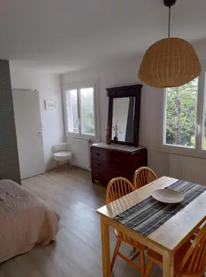 Un ou plusieurs lits dans un hébergement de l'établissement Studio et parking acces direct Nantes