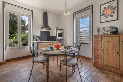 Cuisine ou kitchenette dans l'établissement Maison pour 6 à la Bernerie à 270m de la plage