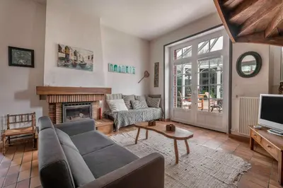 Télévision ou salle de divertissement dans l'établissement Maison pour 6 à la Bernerie à 270m de la plage