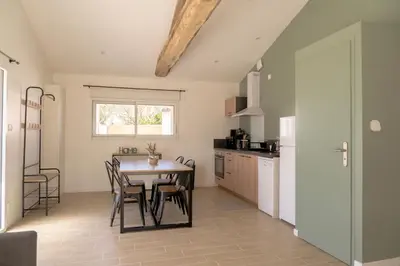 Cuisine ou kitchenette dans l'établissement La Vie En Gîte (La Grange & Spa)