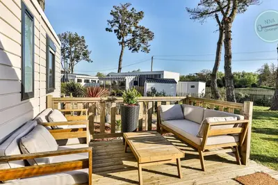 Coin salon dans l'établissement Mobil-home dans parc résidentiel