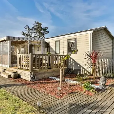 Mobil-home dans parc résidentiel