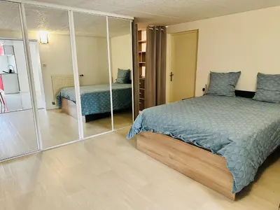 Un ou plusieurs lits dans un hébergement de l'établissement maison