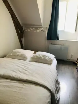 Un ou plusieurs lits dans un hébergement de l'établissement Studio Guépin : hyper centre au pied du tram