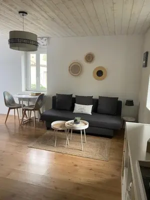 Coin salon dans l'établissement CHAMBRE GITE DE LA POMMERAIE