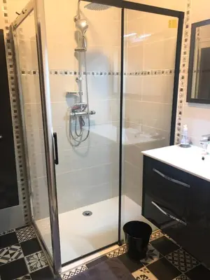 Salle de bains dans l'établissement La Maison du Bonheur Unique !