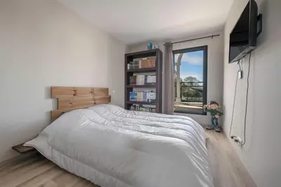 Un ou plusieurs lits dans un hébergement de l'établissement Maison familiale avec jacuzzi à Pornic