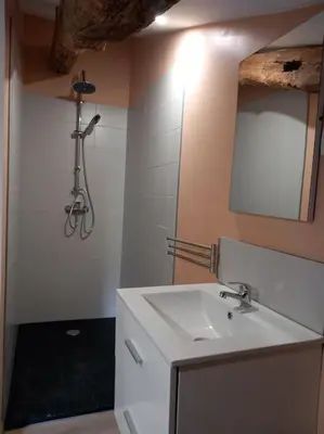 Salle de bains dans l'établissement Gîte à 25 minutes du Puy du Fou