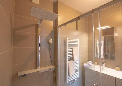 Salle de bains dans l'établissement Appartement 90m2-Roof Top privé 100m2-Parking privé-Clim mobile