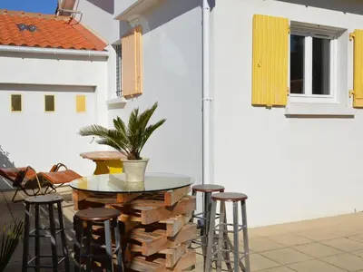 Balcon ou terrasse dans l'établissement Maison de vacances à 1200m de la plage, animaux admis - FR-1-323-535