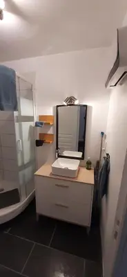 Cuisine ou kitchenette dans l'établissement Virginie & Yann