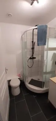Salle de bains dans l'établissement Virginie & Yann