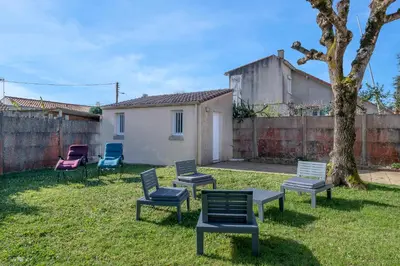 Jardin de l'établissement Maison au calme à 400m de la plage