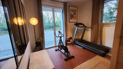Salle ou équipements de sports de l'établissement Villa Nature Salle de Sport Jacuzzi