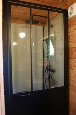 Salle de bains dans l'établissement Ferme de Pitoué