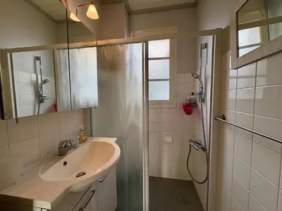 Salle de bains dans l'établissement Charmante maison 5 pers, Wi-Fi, proche plage - FR-1-323-537