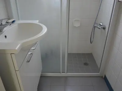 Salle de bains dans l'établissement Charmante maison 5 pers, Wi-Fi, proche plage - FR-1-323-537