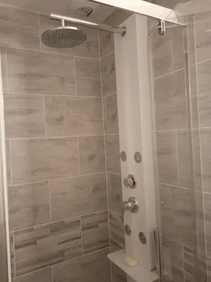 Salle de bains dans l'établissement Le palmier nantais