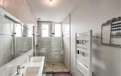 Salle de bains dans l'établissement Awesome Home In Saint-Michel-Chef-Chef