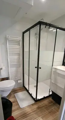 Salle de bains dans l'établissement Le Colibri