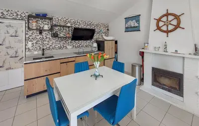 Cuisine ou kitchenette dans l'établissement Gorgeous Home In Notre-Dame-De-Monts