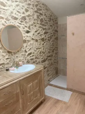 Salle de bains dans l'établissement Premier étage d une jolie maison à la campagne