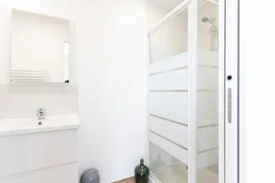 Salle de bains dans l'établissement Le Noyer - appartement moderne & accessible