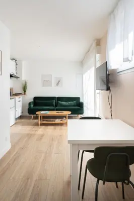 Télévision ou salle de divertissement dans l'établissement Le Noyer - appartement moderne & accessible