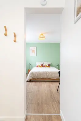 Un ou plusieurs lits dans un hébergement de l'établissement Le Noyer - appartement moderne & accessible