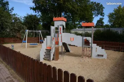 Aire de jeux pour enfants de l'établissement mobil home camping *** les ollivaud
