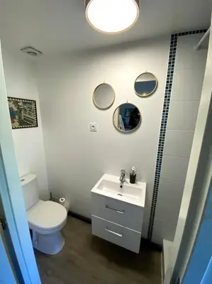 Salle de bains dans l'établissement Jolie maison pleine nature, 1-4 p, parking gratuit