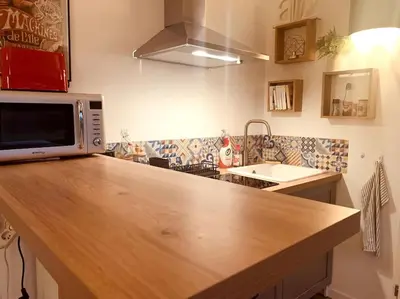 Cuisine ou kitchenette dans l'établissement Jolie maison pleine nature, 1-4 p, parking gratuit