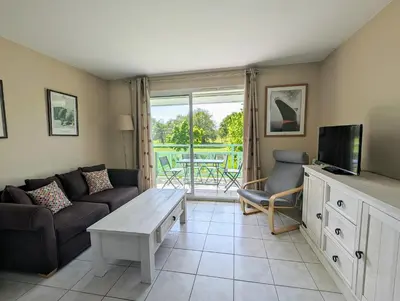 Télévision ou salle de divertissement dans l'établissement Appartement avec vue sur golf