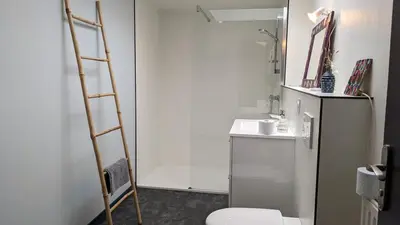 Salle de bains dans l'établissement chambre d'hôte la Sourdrie