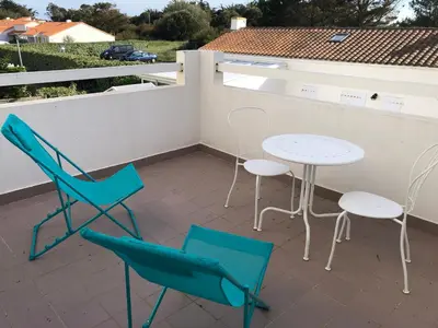 Balcon ou terrasse dans l'établissement Maison rénovée à 300m de la mer