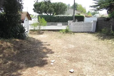 Jardin de l'établissement Pétrouchka dans les pins