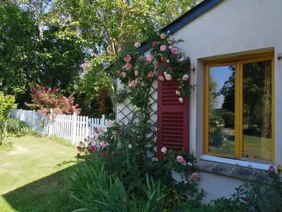 Jardin de l'établissement Charmant gîte familial avec jardin et Wifi, animaux admis - FR-1-622-77