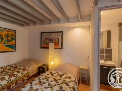 Un ou plusieurs lits dans un hébergement de l'établissement Gîte rustique avec 2 chambres, nature, animaux admis, wifi et parking - FR-1-622-78