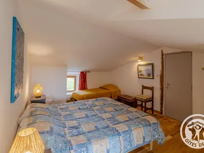 Un ou plusieurs lits dans un hébergement de l'établissement Gîte confortable 2 chambres avec jardin, animaux admis, Wifi, parking - FR-1-622-80