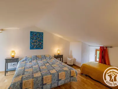 Un ou plusieurs lits dans un hébergement de l'établissement Gîte confortable 2 chambres avec jardin, animaux admis, Wifi, parking - FR-1-622-80